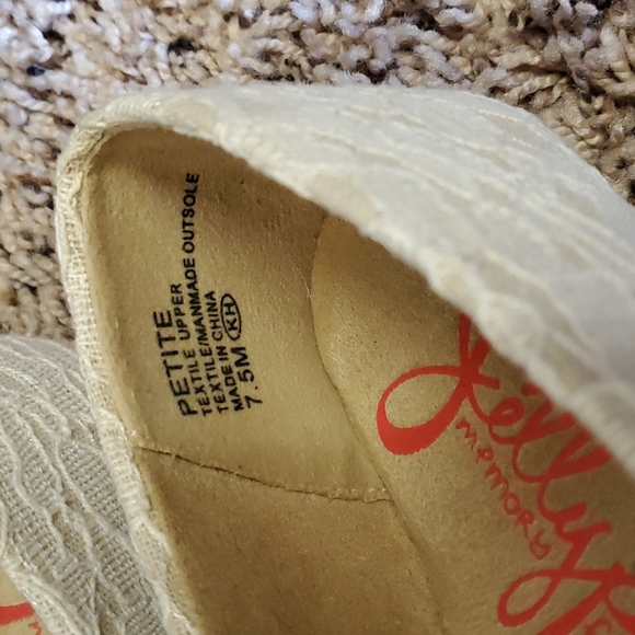 Flats - Picture 3 of 3